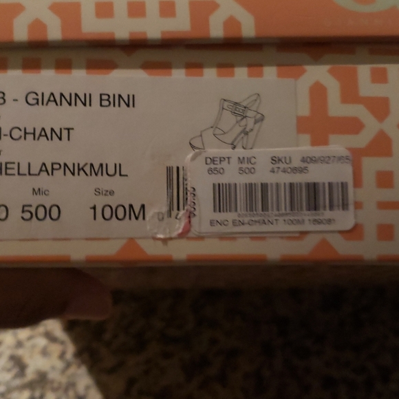 Ladies shoes - Picture 2 of 2